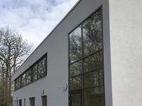 Flächenbündige Fassadenelemente für Schulgebäude