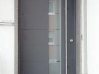 Moderne Haustür in grau-schiefer