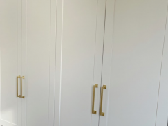 Weißer Einbauschrank nach Maß