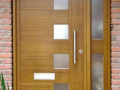 Holz-Haustür mit Seitenteil