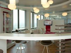 Maßgefertigte Möbel für Kantine in Frankfurt