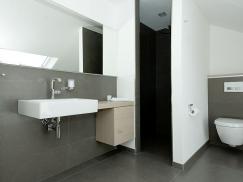 Badezimmer Holzschrank