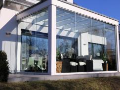 Glas-Wintergarten in weiß