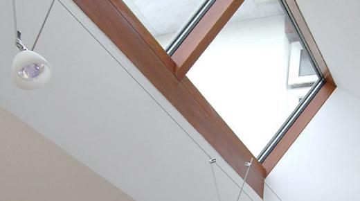 Festverglaste Fenster für Dachschräge