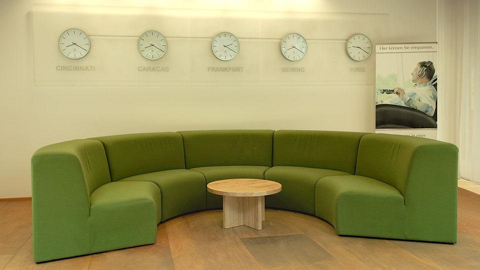 Ladenbau Sofa grün