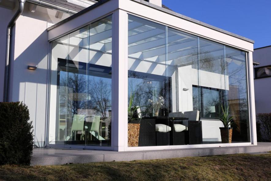 Glas-Wintergarten in weiß